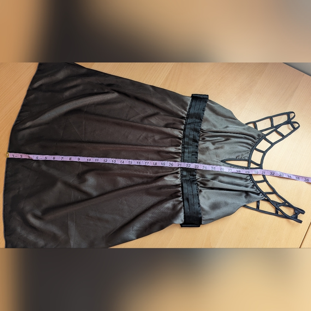 Dress - Picture 6 of 6